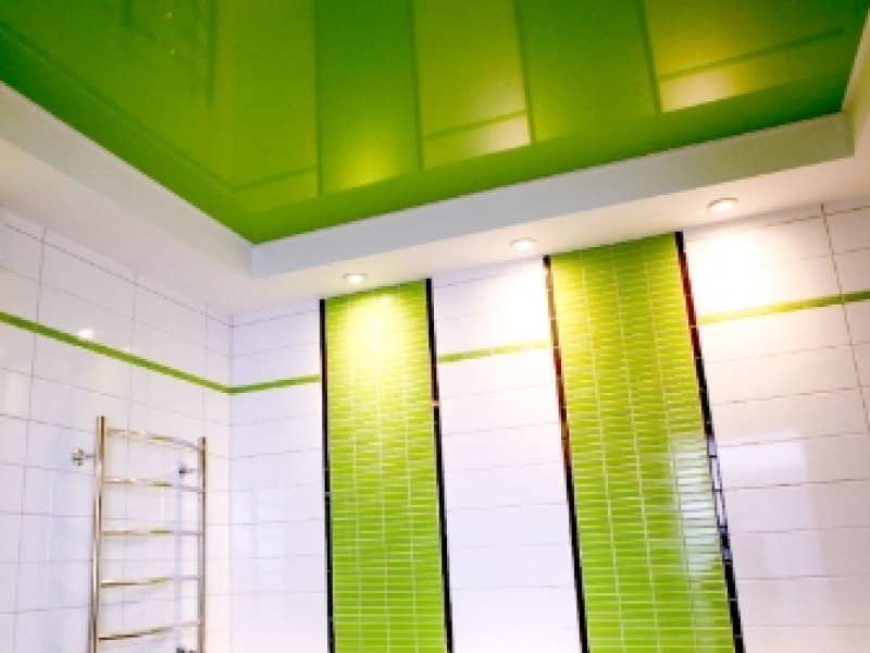 Натяжной потолок в ванной комнате